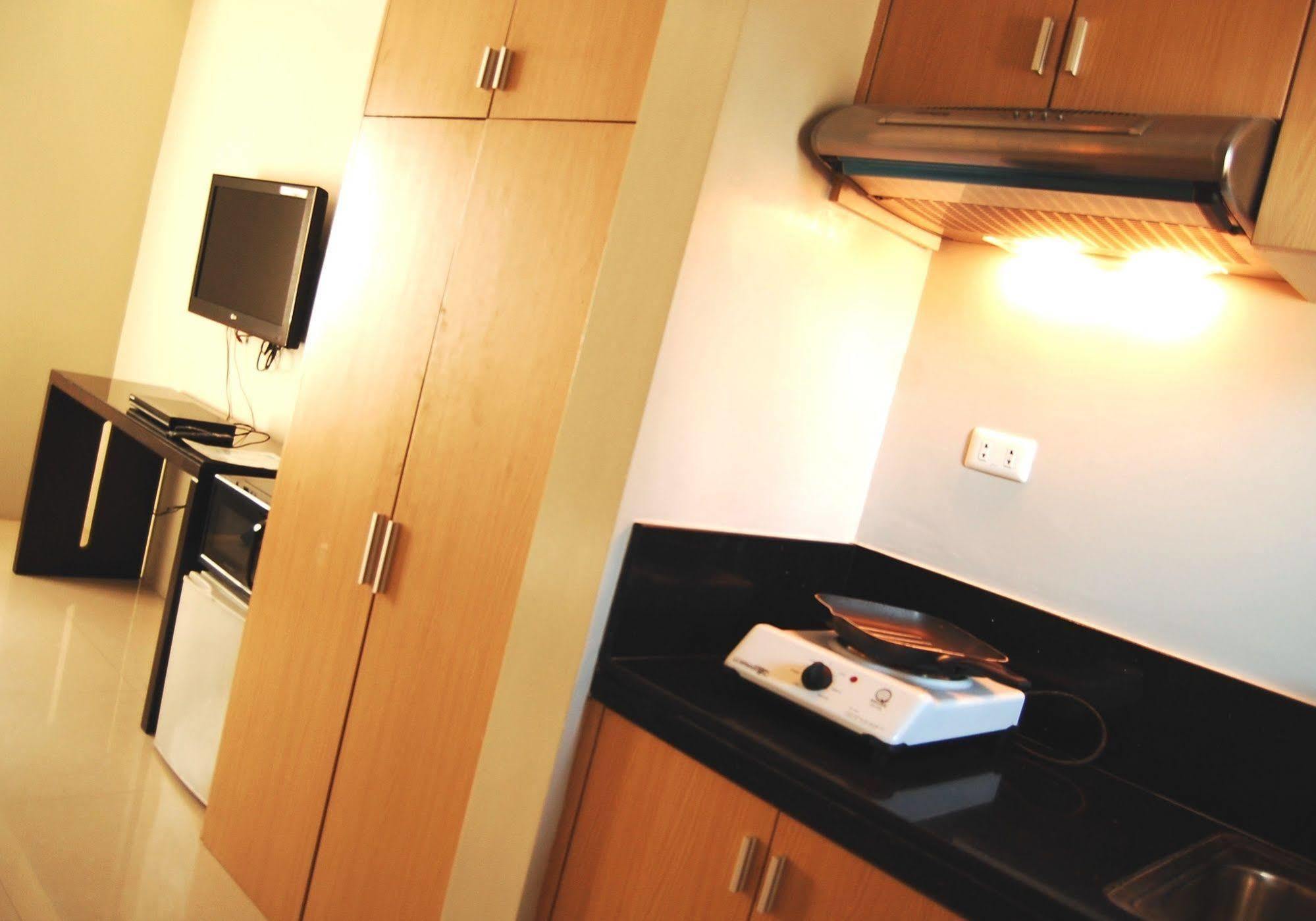 Rumi Apartelle Hotel Анхелес Экстерьер фото