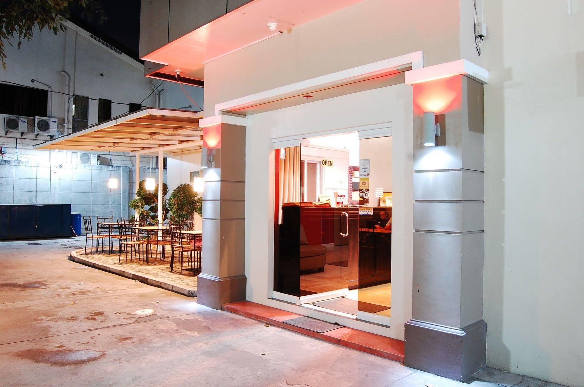 Rumi Apartelle Hotel Анхелес Экстерьер фото