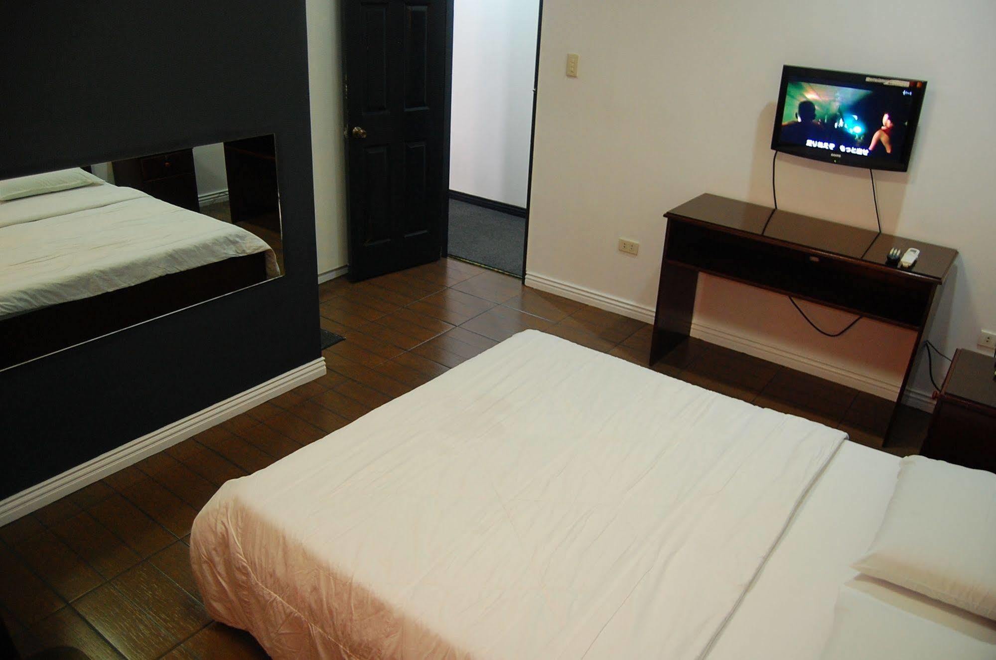 Rumi Apartelle Hotel Анхелес Экстерьер фото